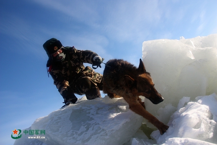 冷空气来袭新疆局地有强降雪 华北黄淮等地能见度转差  